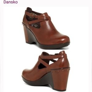Dansko Franka brown shoes